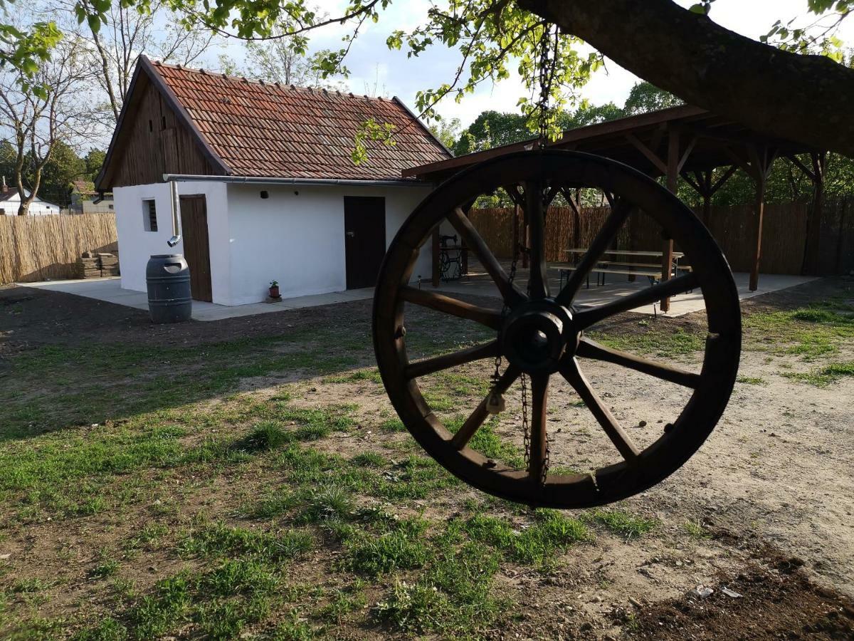 Hársfák Vila Mezokovacshaza Exterior foto
