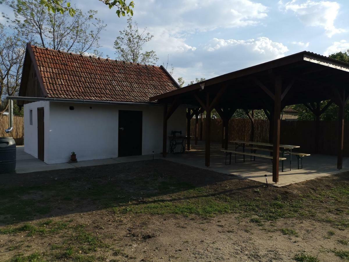 Hársfák Vila Mezokovacshaza Exterior foto