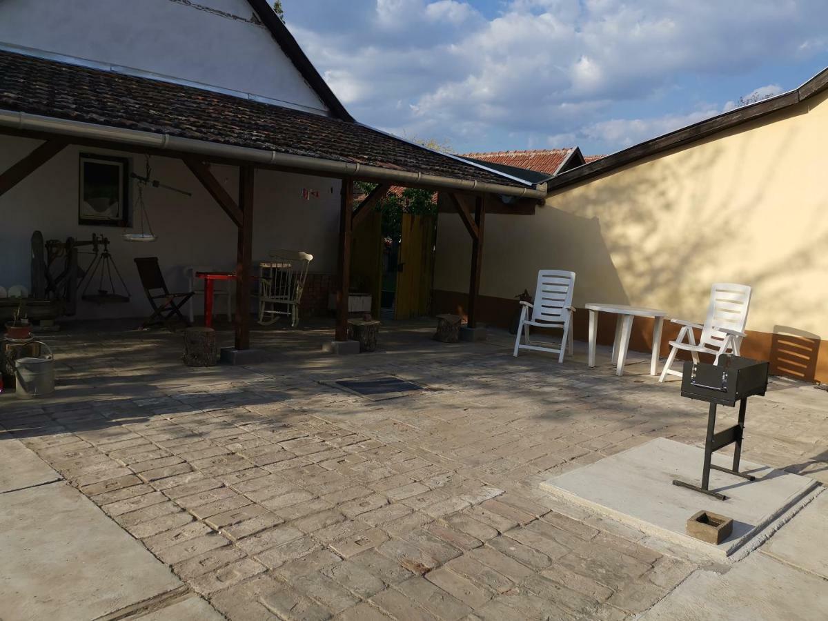 Hársfák Vila Mezokovacshaza Exterior foto