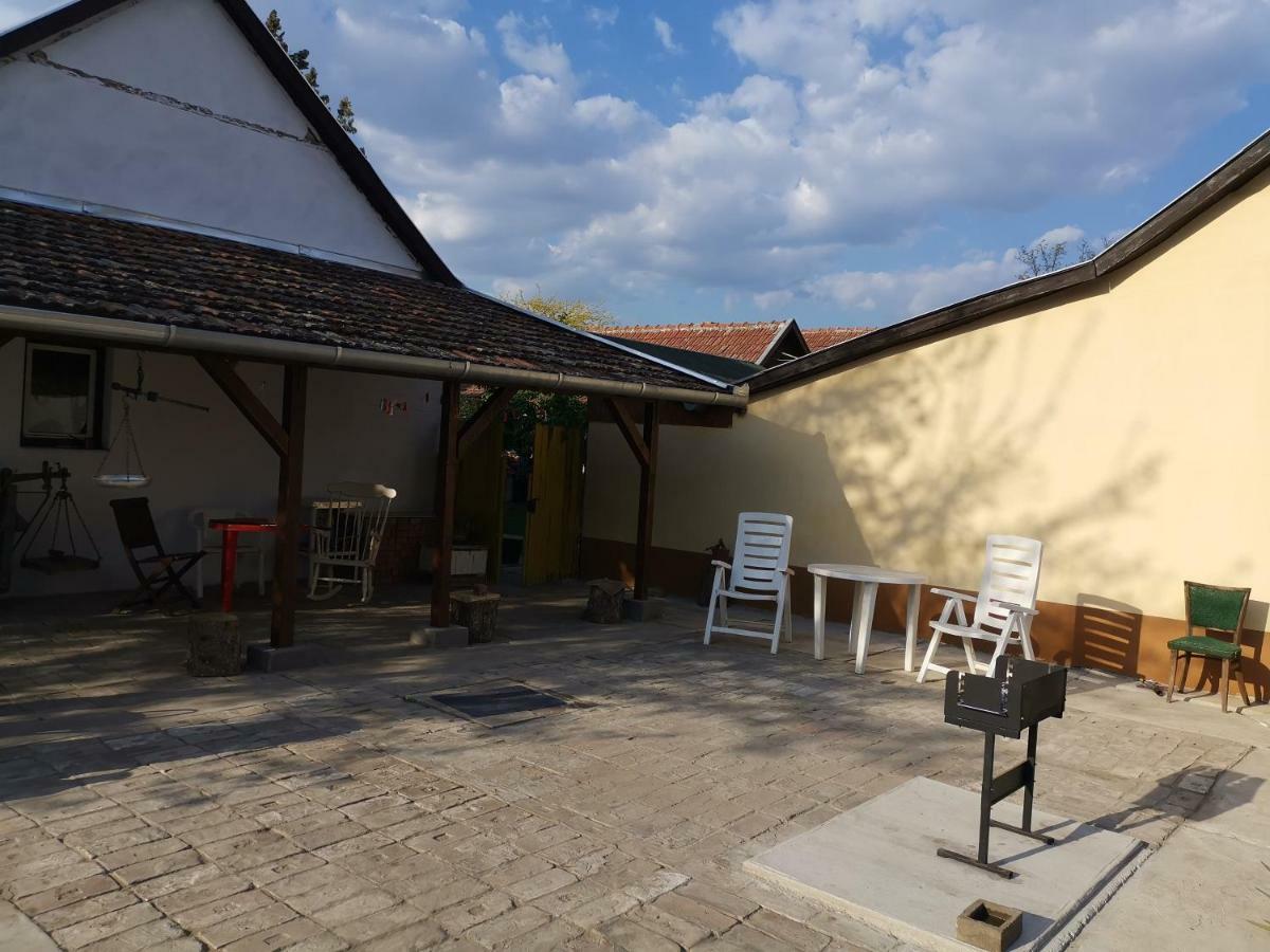 Hársfák Vila Mezokovacshaza Exterior foto