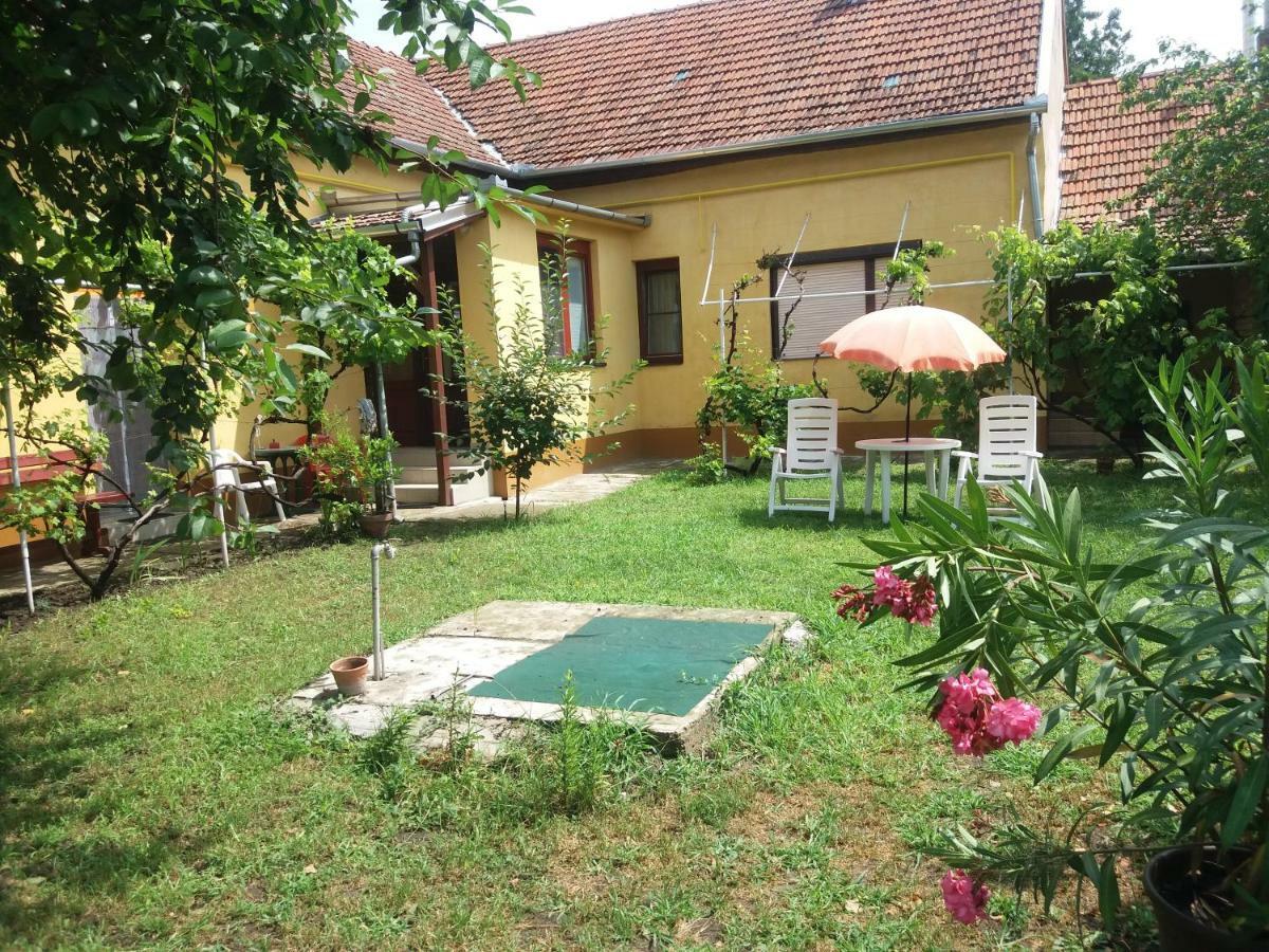 Hársfák Vila Mezokovacshaza Exterior foto